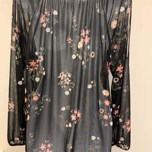 Black lacy top - Picture 2 of 4